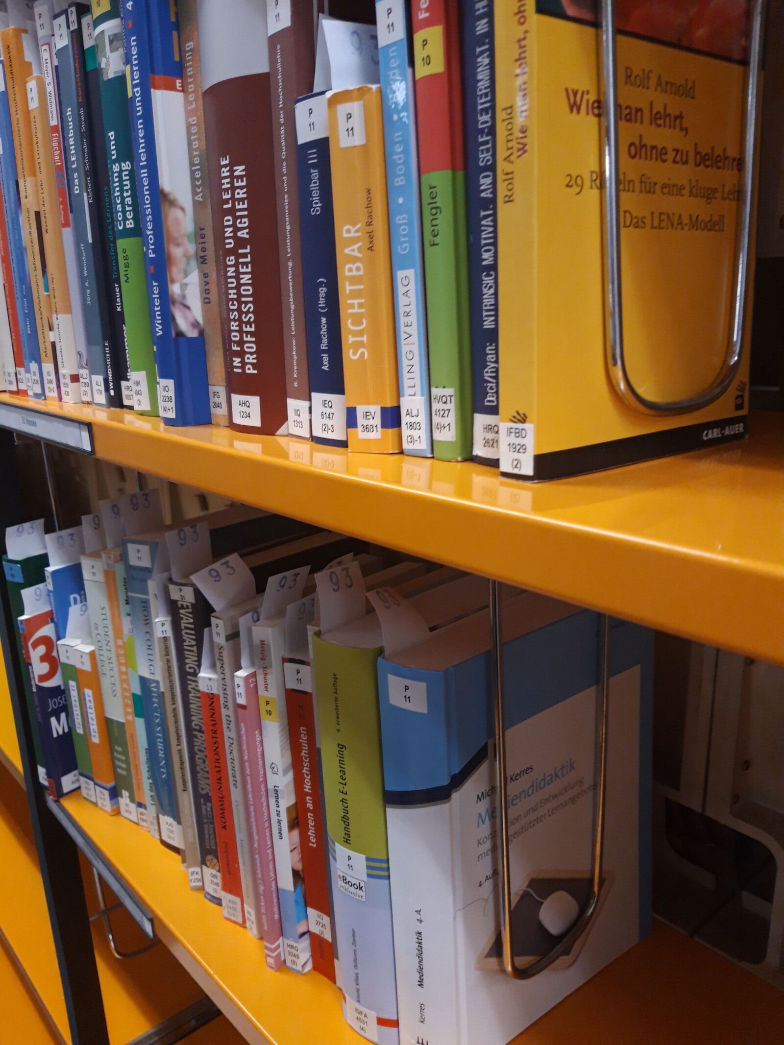 Samsung Galaxy A6 sample photo. Books, library, learn photography