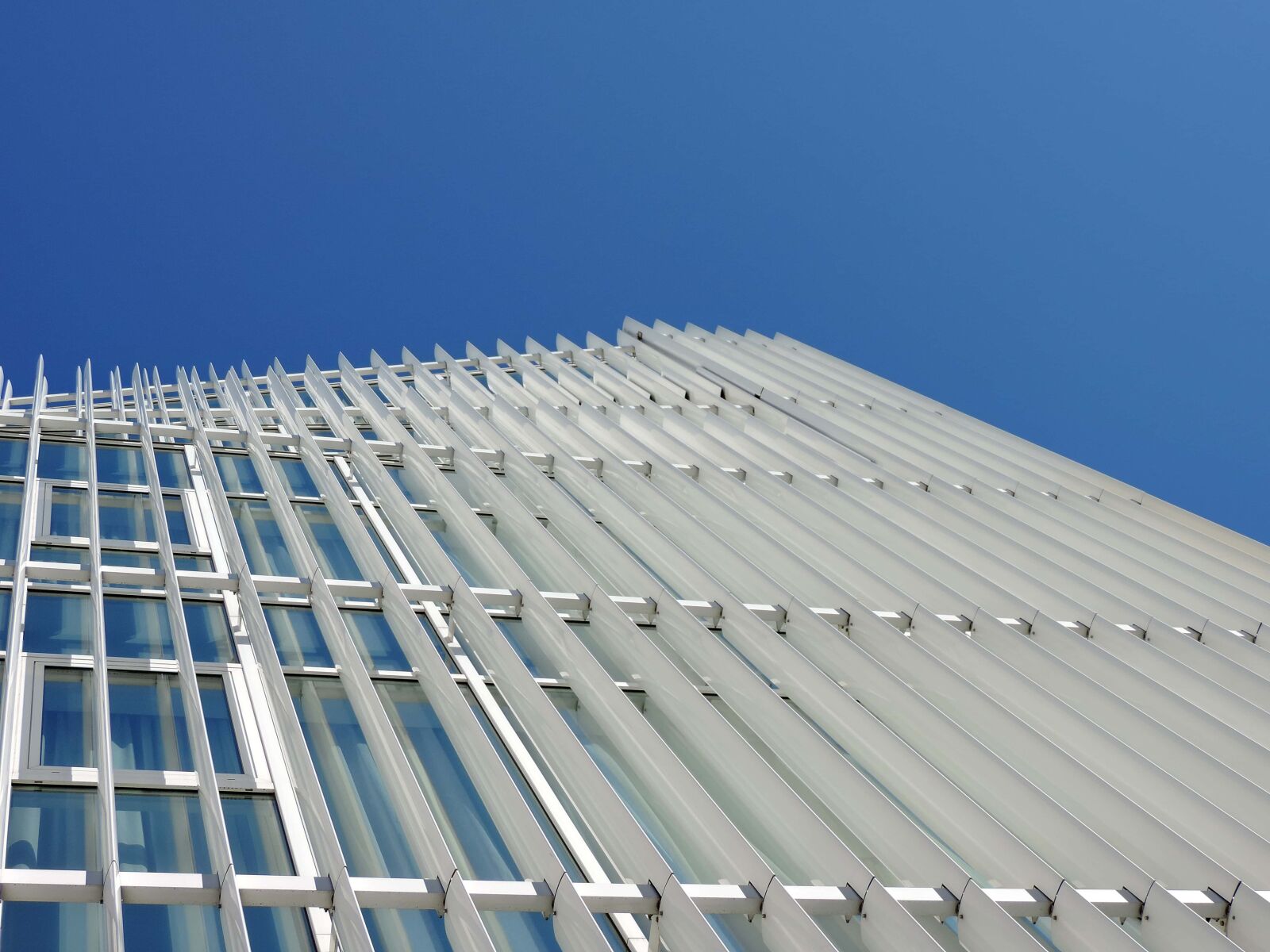 Nikon Coolpix P520 sample photo. Geometric, modern, perspective, skyscraper photography