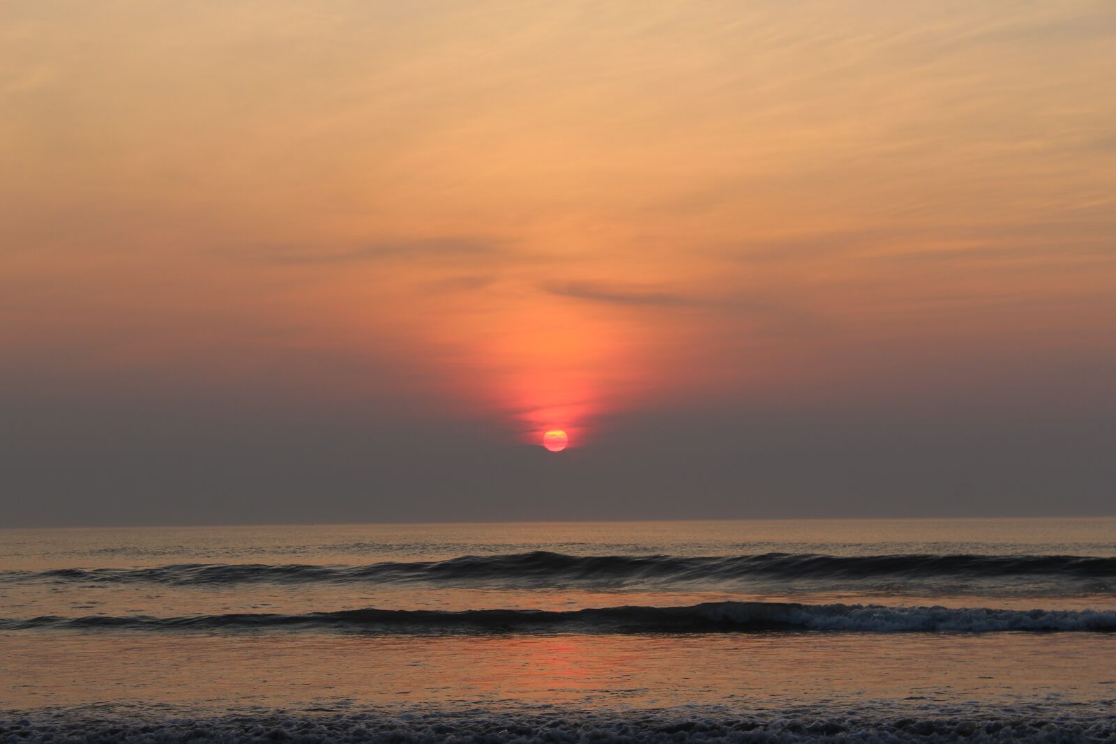 Canon EOS 1300D (EOS Rebel T6 / EOS Kiss X80) sample photo. Sunrise, beach, wow photography