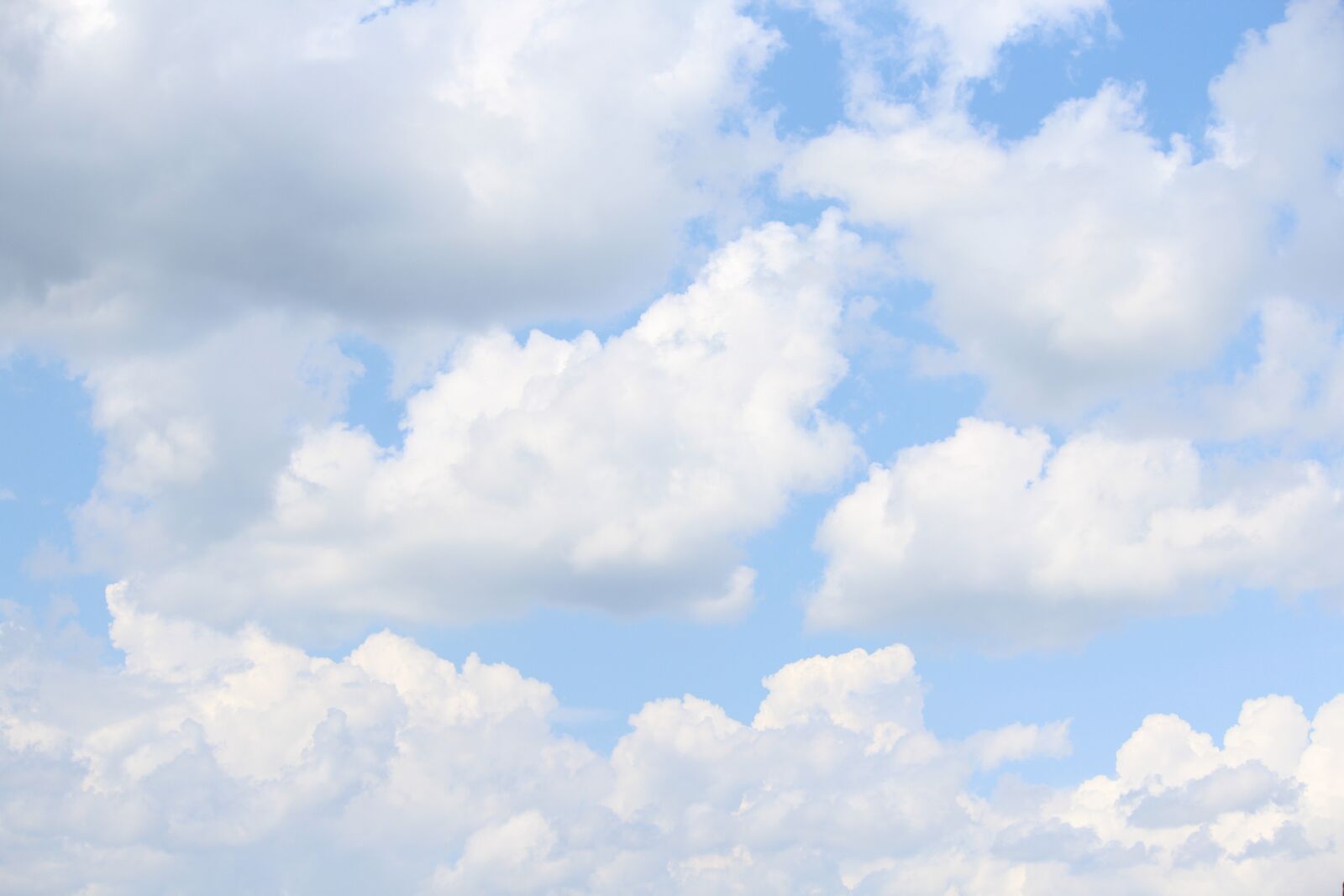 Canon EOS 1200D (EOS Rebel T5 / EOS Kiss X70 / EOS Hi) sample photo. White cloud, blue sky photography