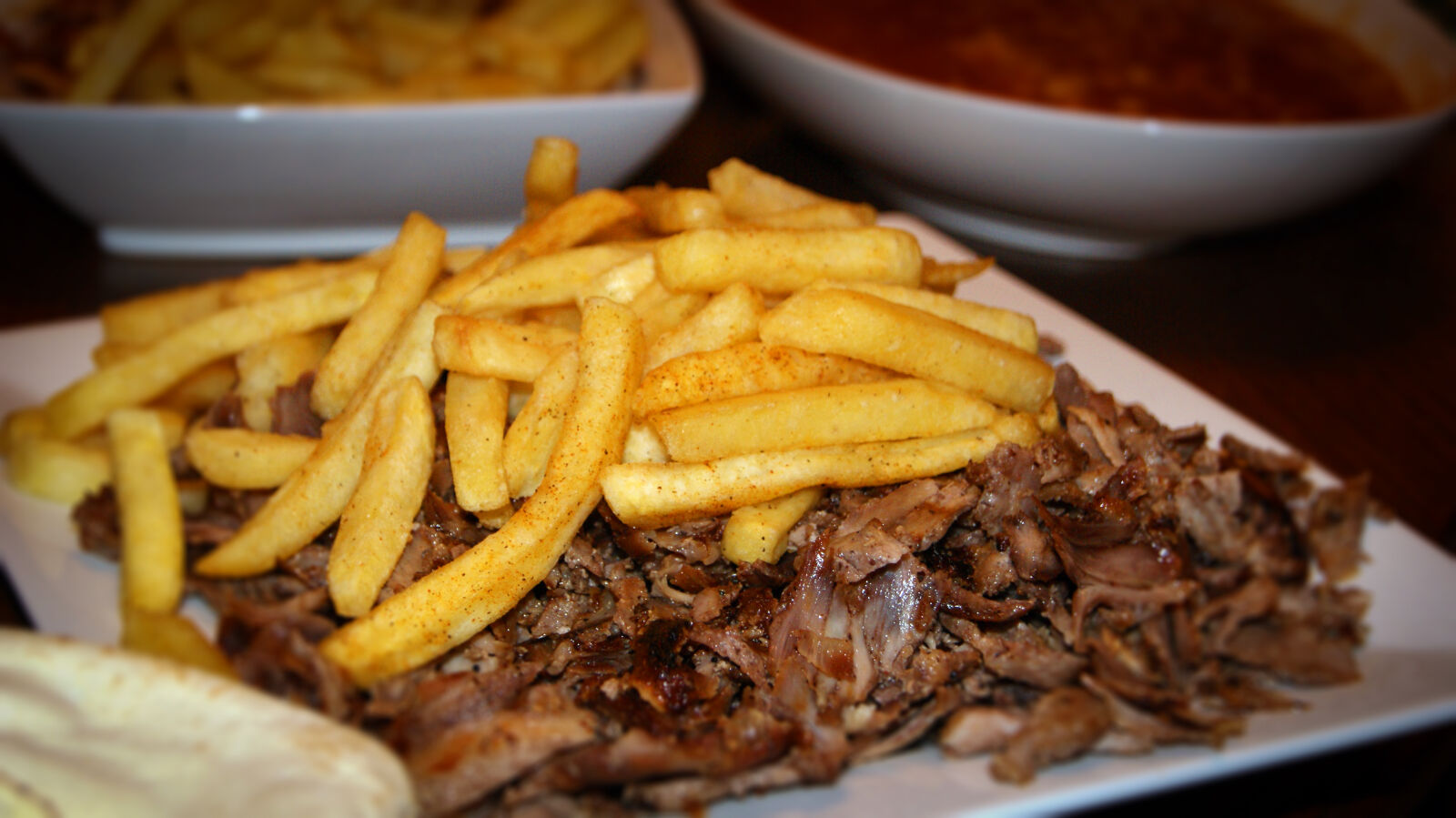 Sony Alpha DSLR-A230 sample photo. Amman, baghdad, dinner, fast photography