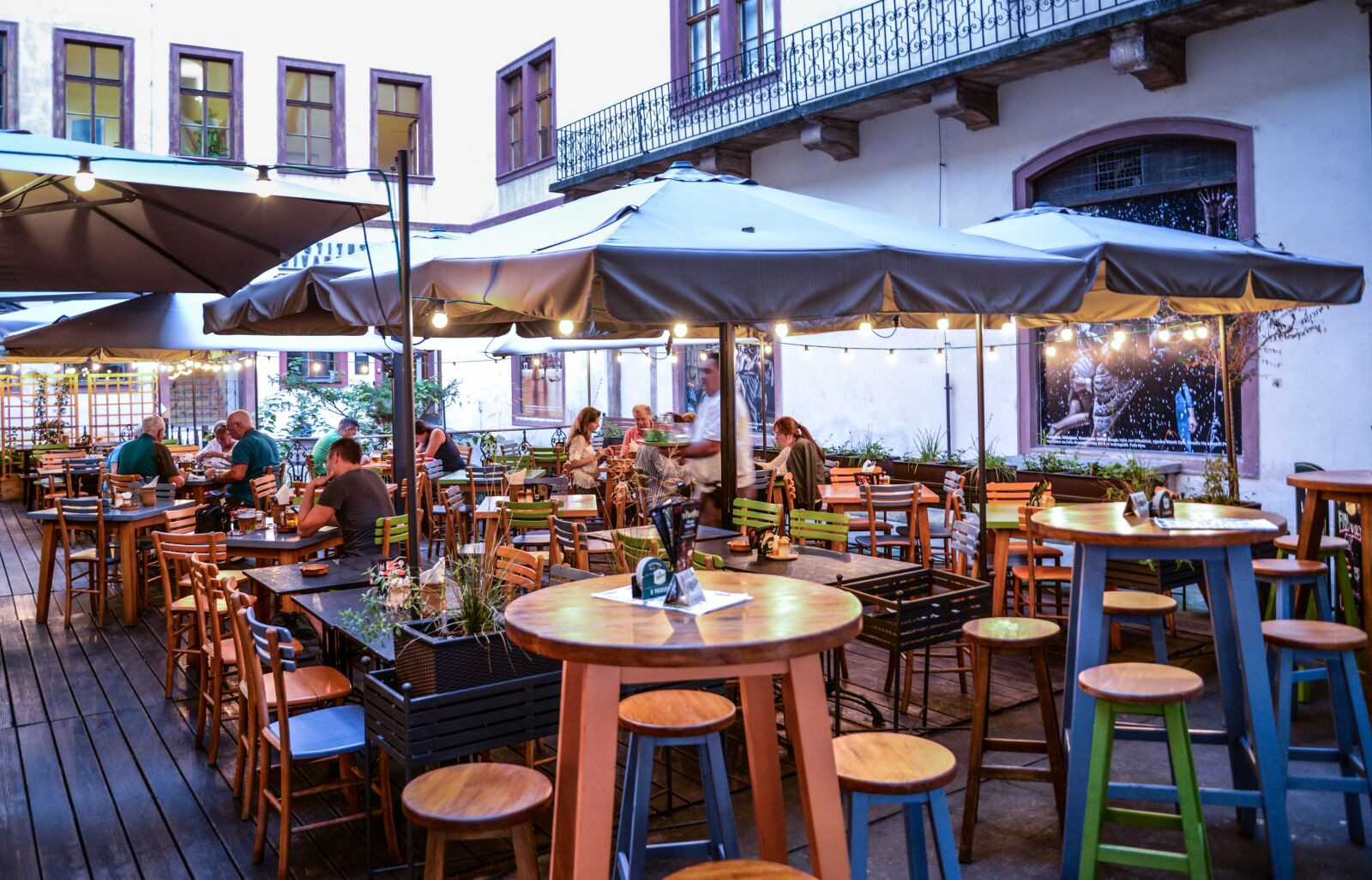 Nikon D610 sample photo. Restaurant, outside, seat photography