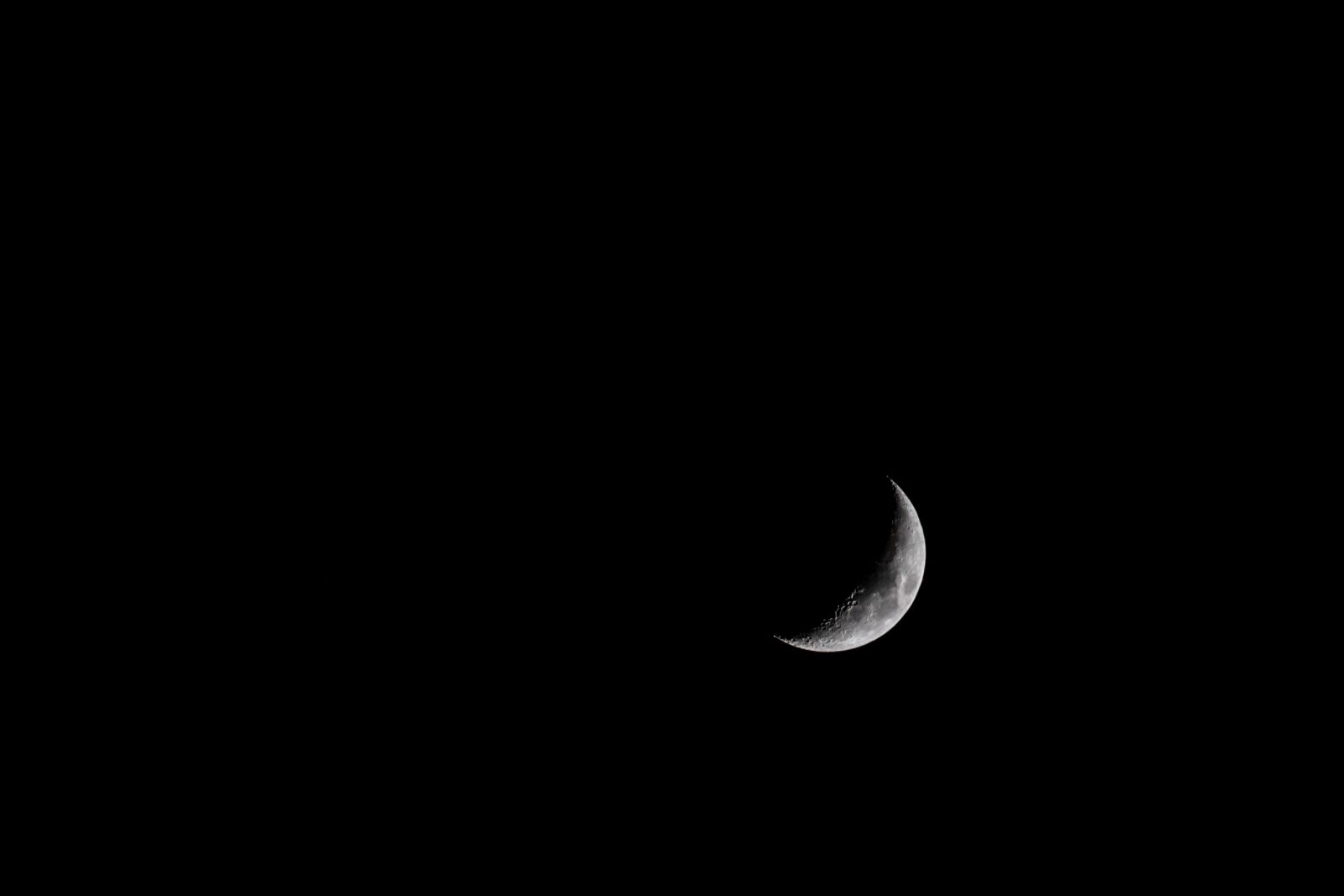 Canon EOS 70D + Tamron 16-300mm F3.5-6.3 Di II VC PZD Macro sample photo. Moon, night, space photography