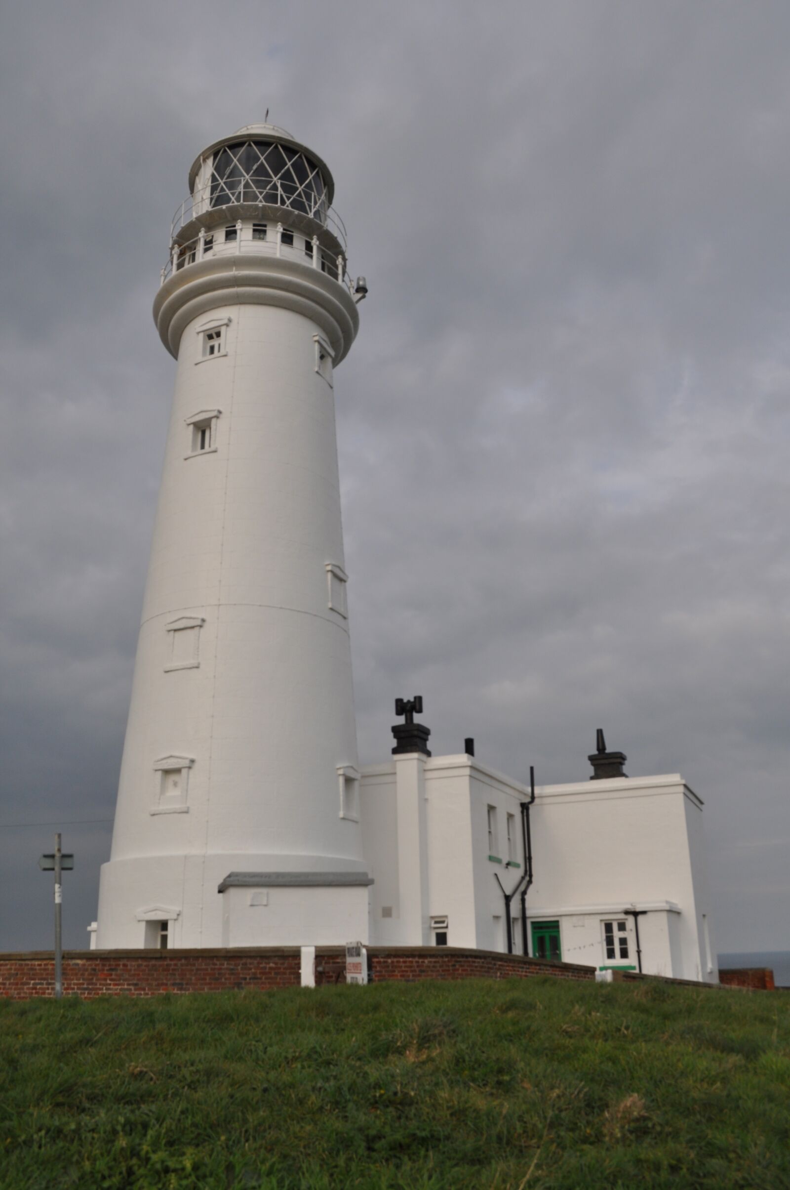 Nikon D5000 sample photo. Lighthouse, flamborough, white photography
