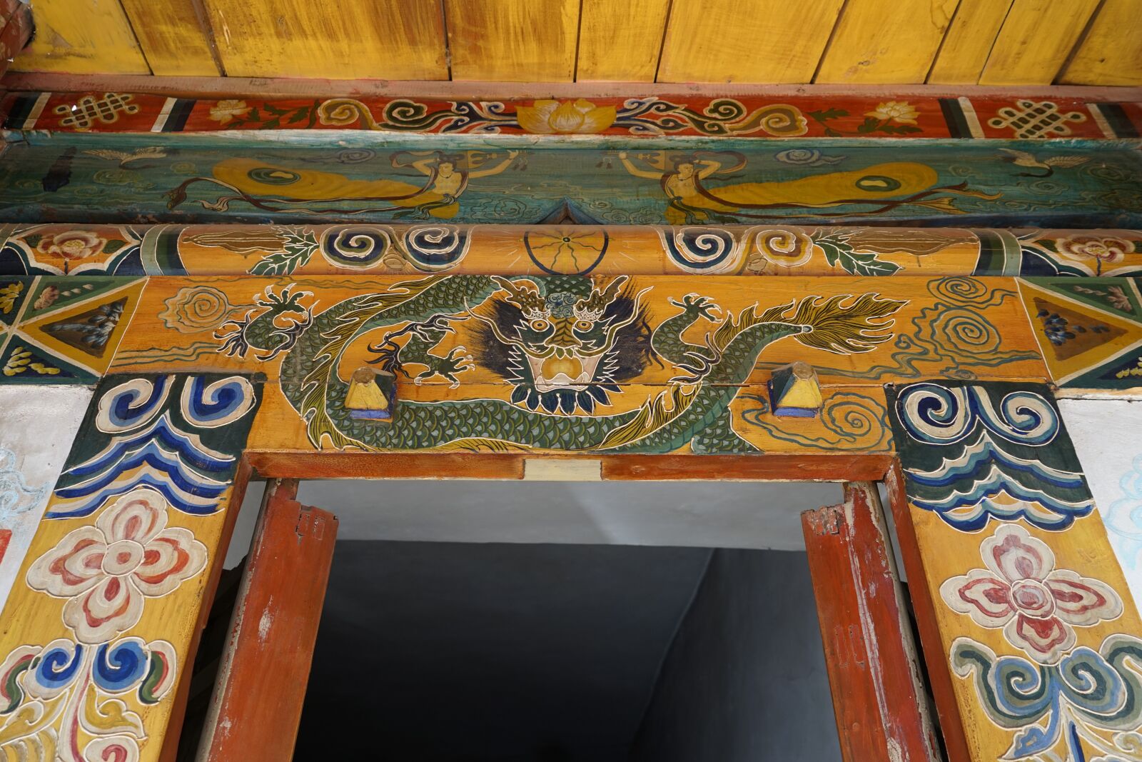 Sony a7 + Sony Vario Tessar T* FE 24-70mm F4 ZA OSS sample photo. Temple, zhangye, door trim photography