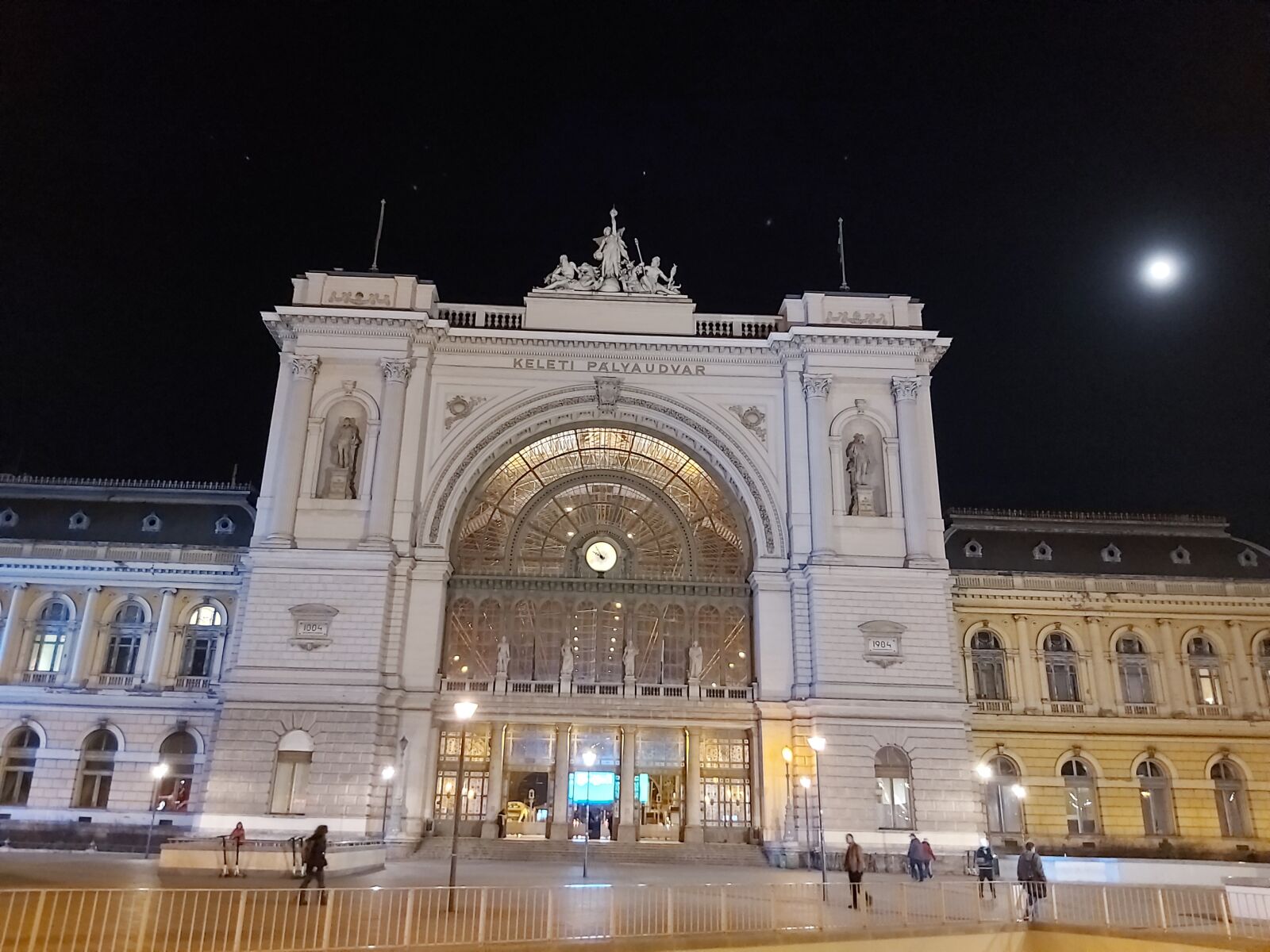 Samsung Galaxy A70 sample photo. Keleti hungary, europe, magyar photography