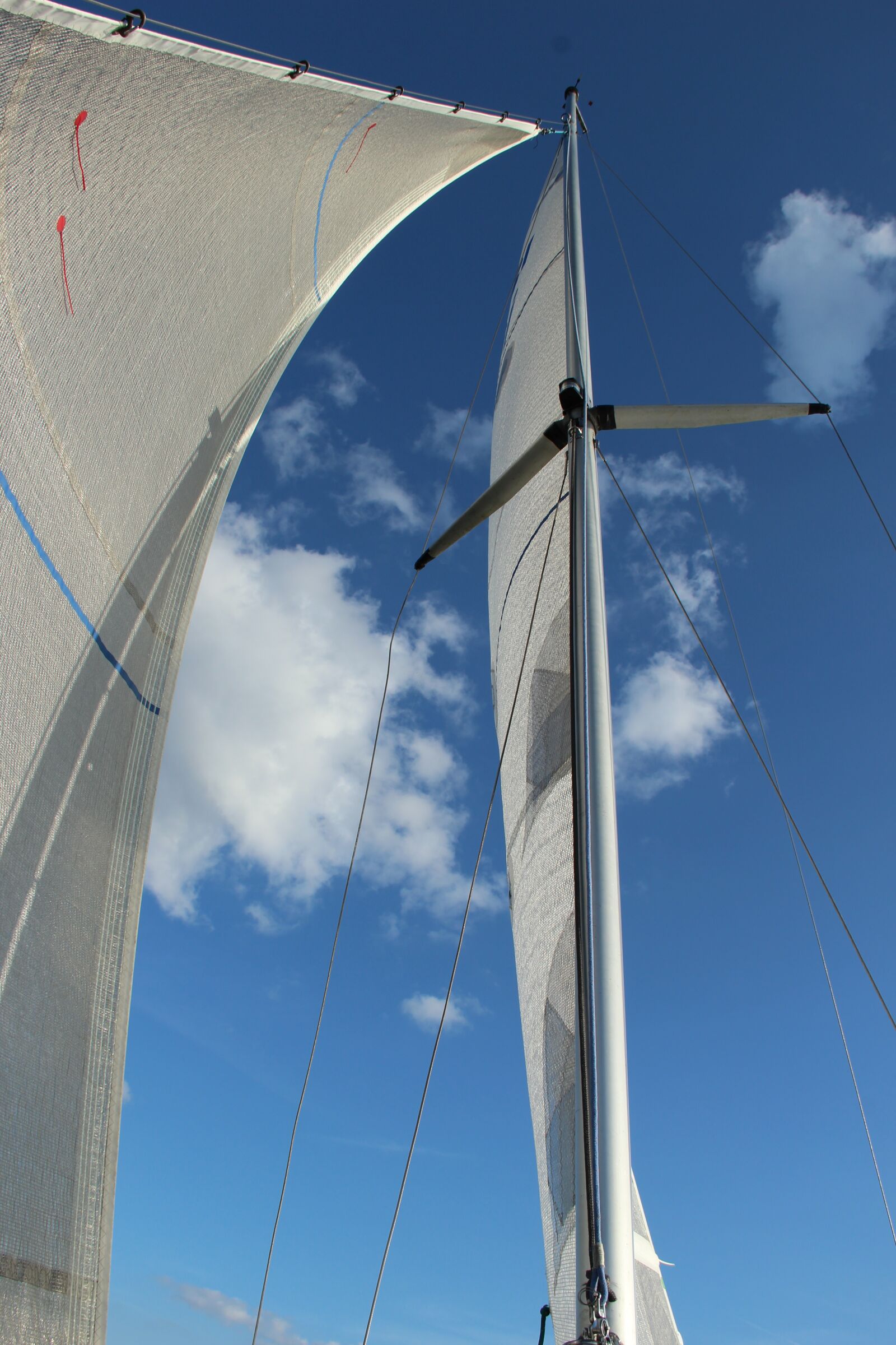 Canon EOS 1200D (EOS Rebel T5 / EOS Kiss X70 / EOS Hi) sample photo. Sail, sailing mast, sky photography