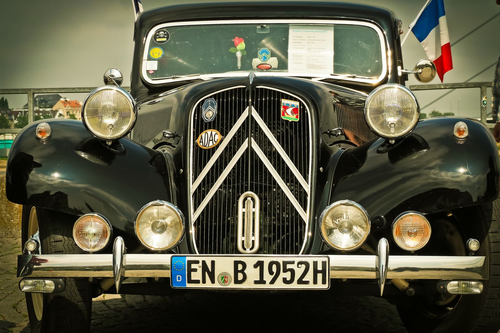 Olympus OM-D E-M10 sample photo. Citroen traction avant, auto photography