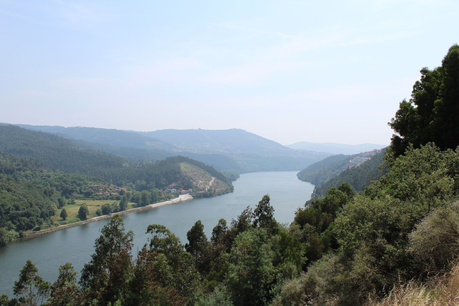 Canon EOS 1300D (EOS Rebel T6 / EOS Kiss X80) sample photo. Douro, river, nature photography