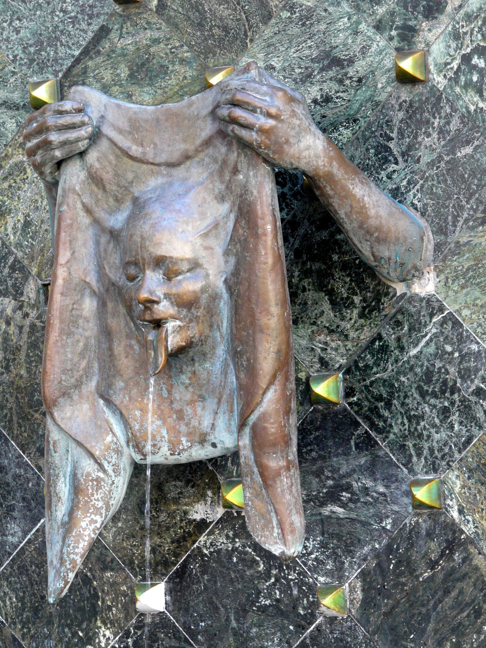 Panasonic DMC-FZ18 sample photo. Art, water, metal photography