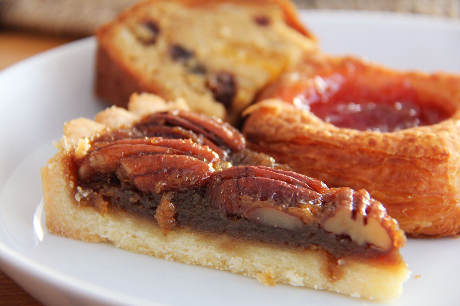 Canon EF-S 18-200mm F3.5-5.6 IS sample photo. Pecan, pie, nut photography