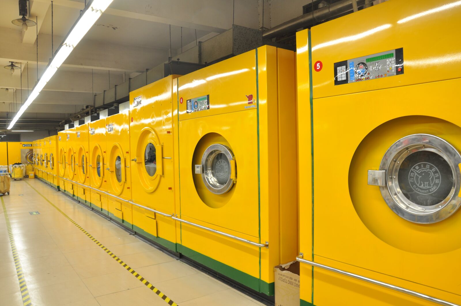 Nikon D90 sample photo. Shop, laundry, washing machine photography
