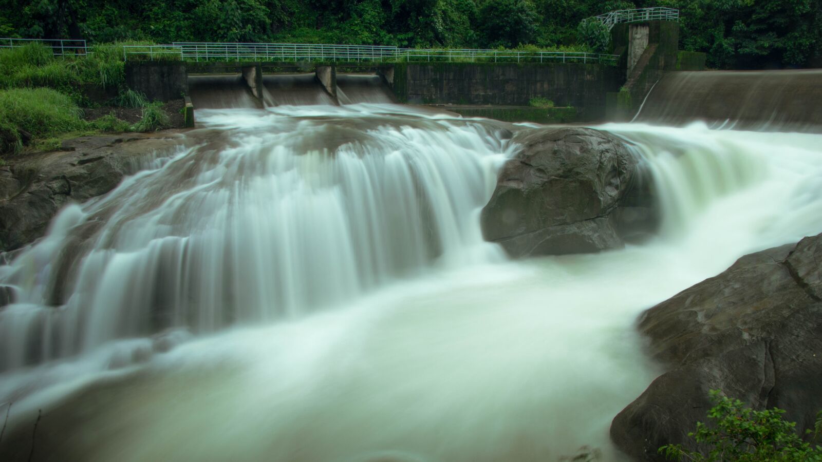 Canon EF-S 18-135mm F3.5-5.6 IS USM sample photo. Thusharagiri, kerala, kozhikode photography