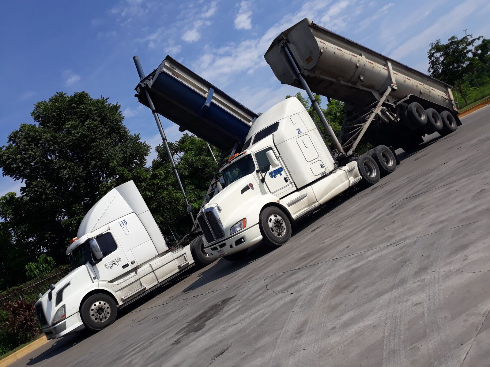 Samsung Galaxy J7 Pro sample photo. Truck, trailer, dump photography