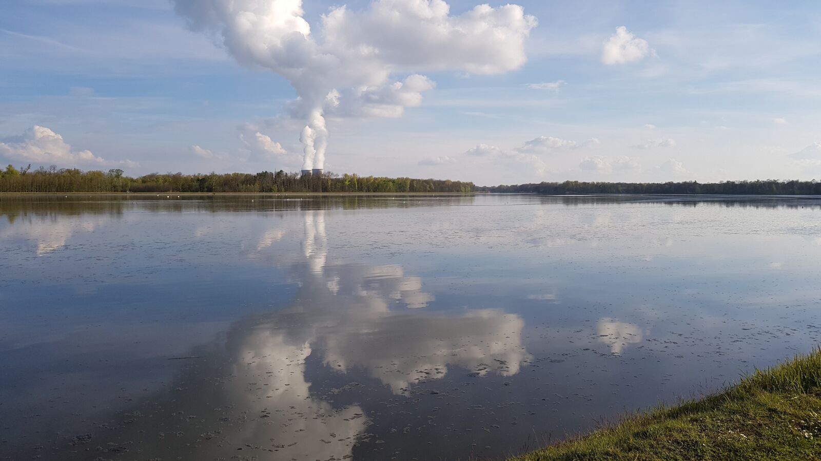 Samsung Galaxy S8 sample photo. Lake, water, clouds photography