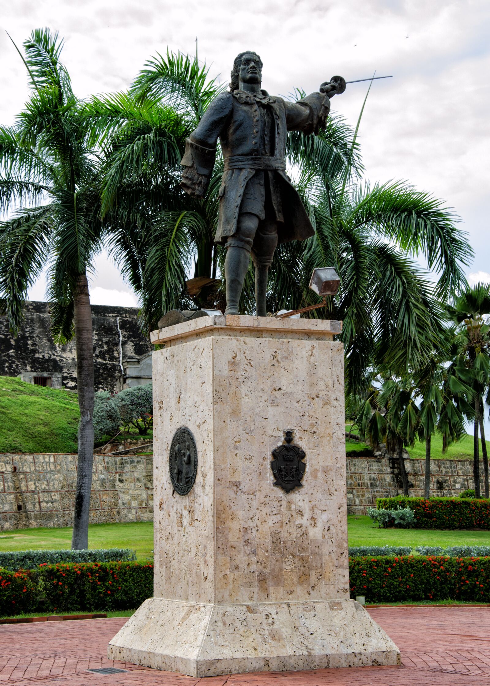 Nikon D5100 sample photo. Colombia, statue, cartagena photography