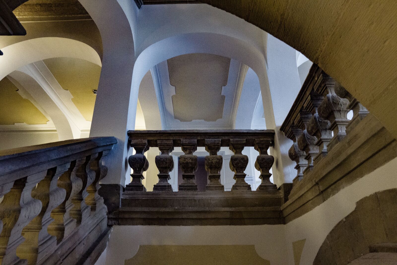 Sony SLT-A77 + Sony DT 16-50mm F2.8 SSM sample photo. Staircase, museum, architecture photography