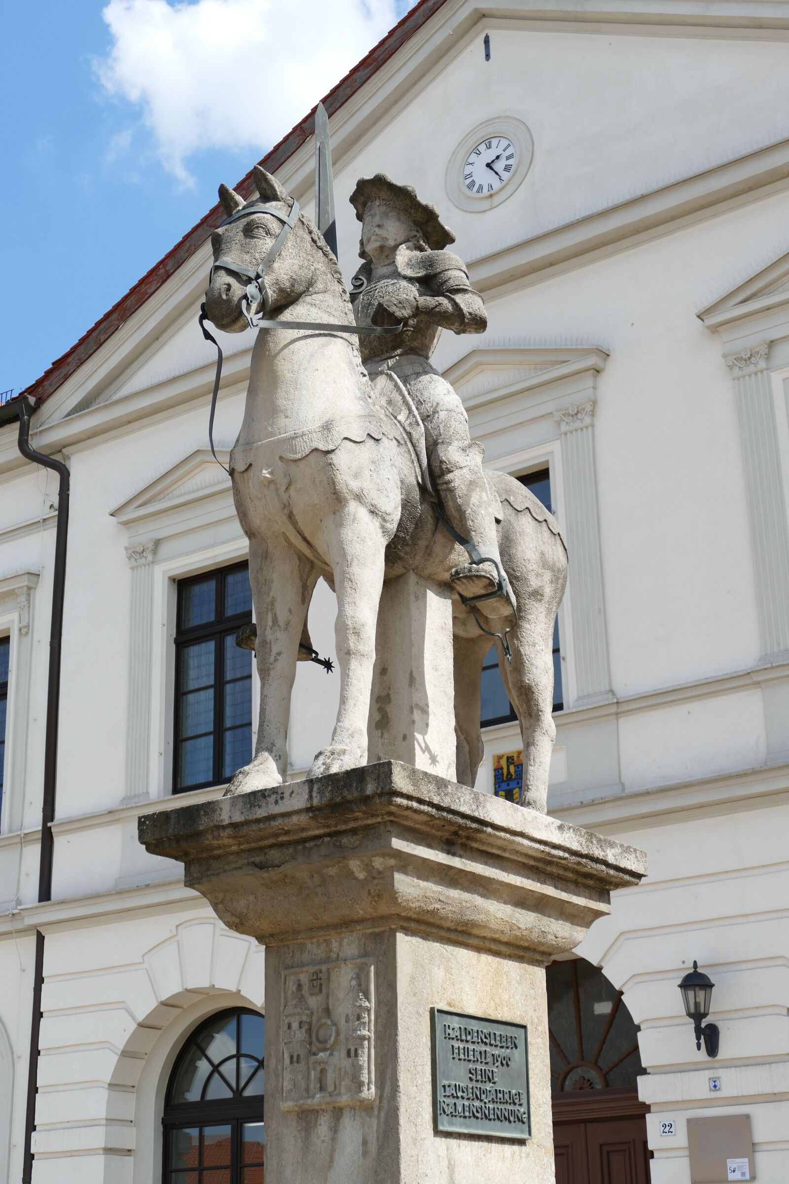 Panasonic Lumix DMC-FZ1000 sample photo. Statue, horse, sword photography
