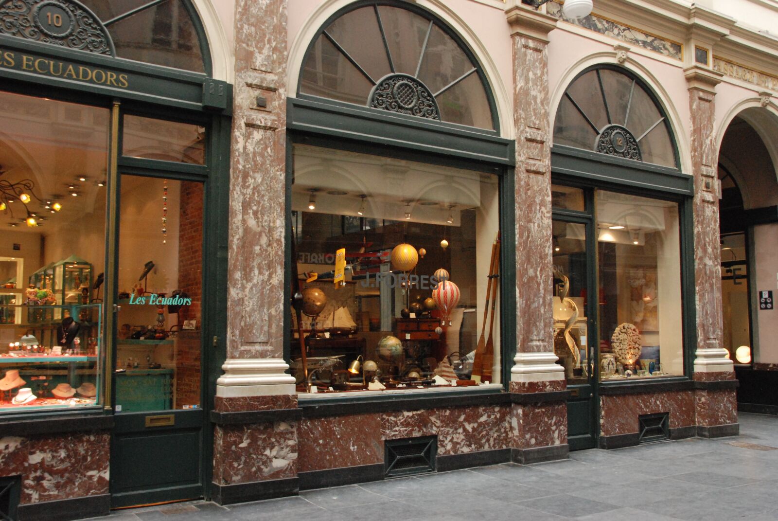 Nikon D80 sample photo. Shop, luxury, chic photography