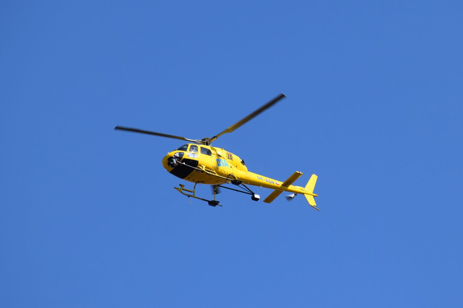 Nikon D3300 sample photo. Helicopter, yellow, blue photography