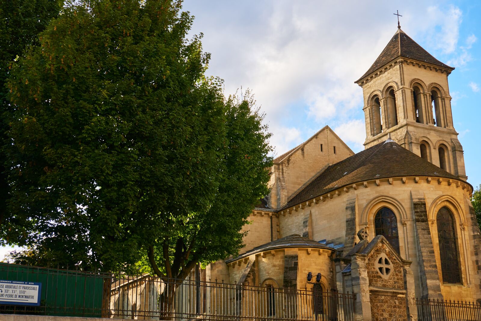 Sony a6000 sample photo. Paris, france, church photography