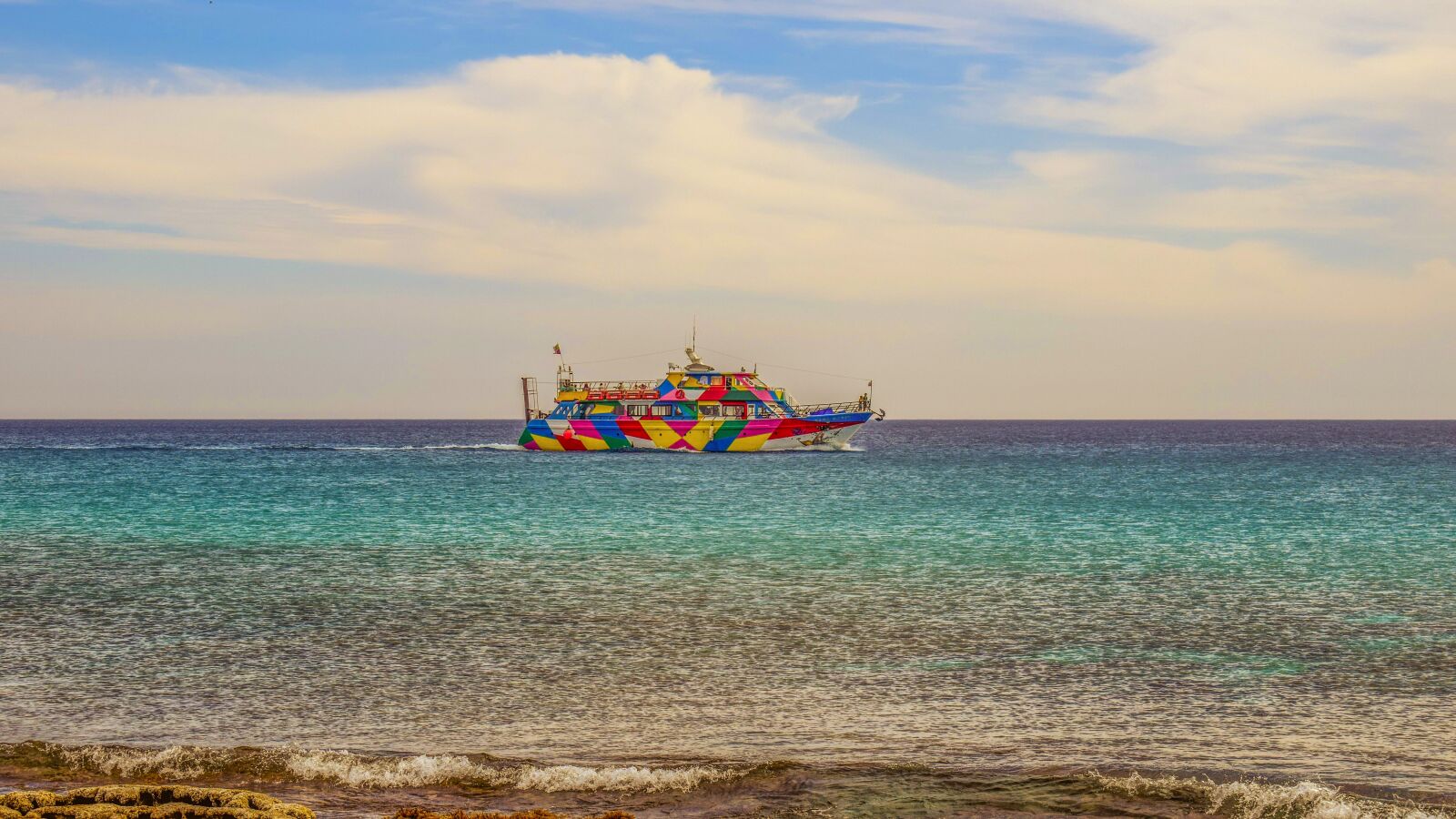 Nikon D3300 sample photo. Boat, sea, horizon photography