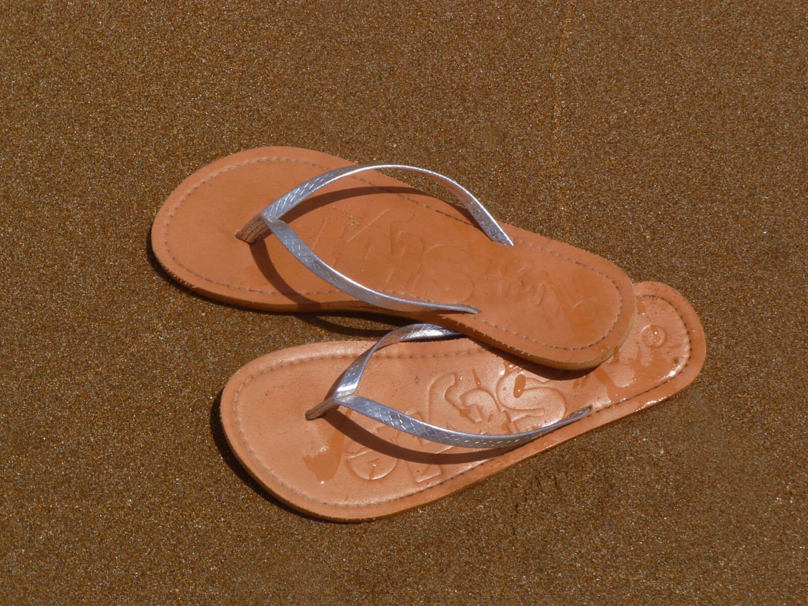 Panasonic DMC-FS30 sample photo. Shoes, flip flop, beach photography