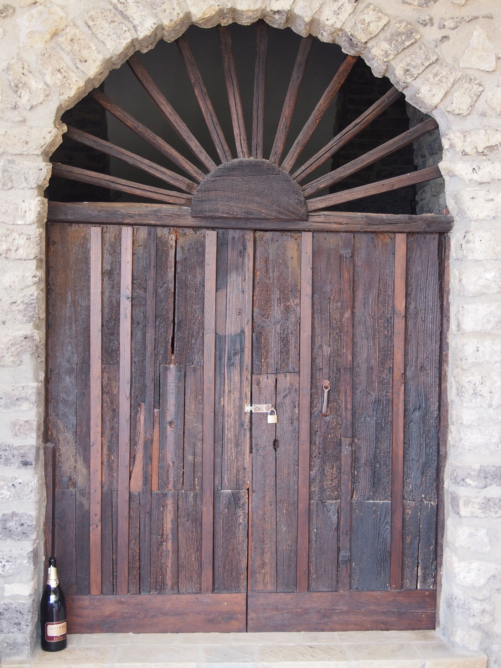 Olympus PEN E-PL5 sample photo. Old, wood, door photography