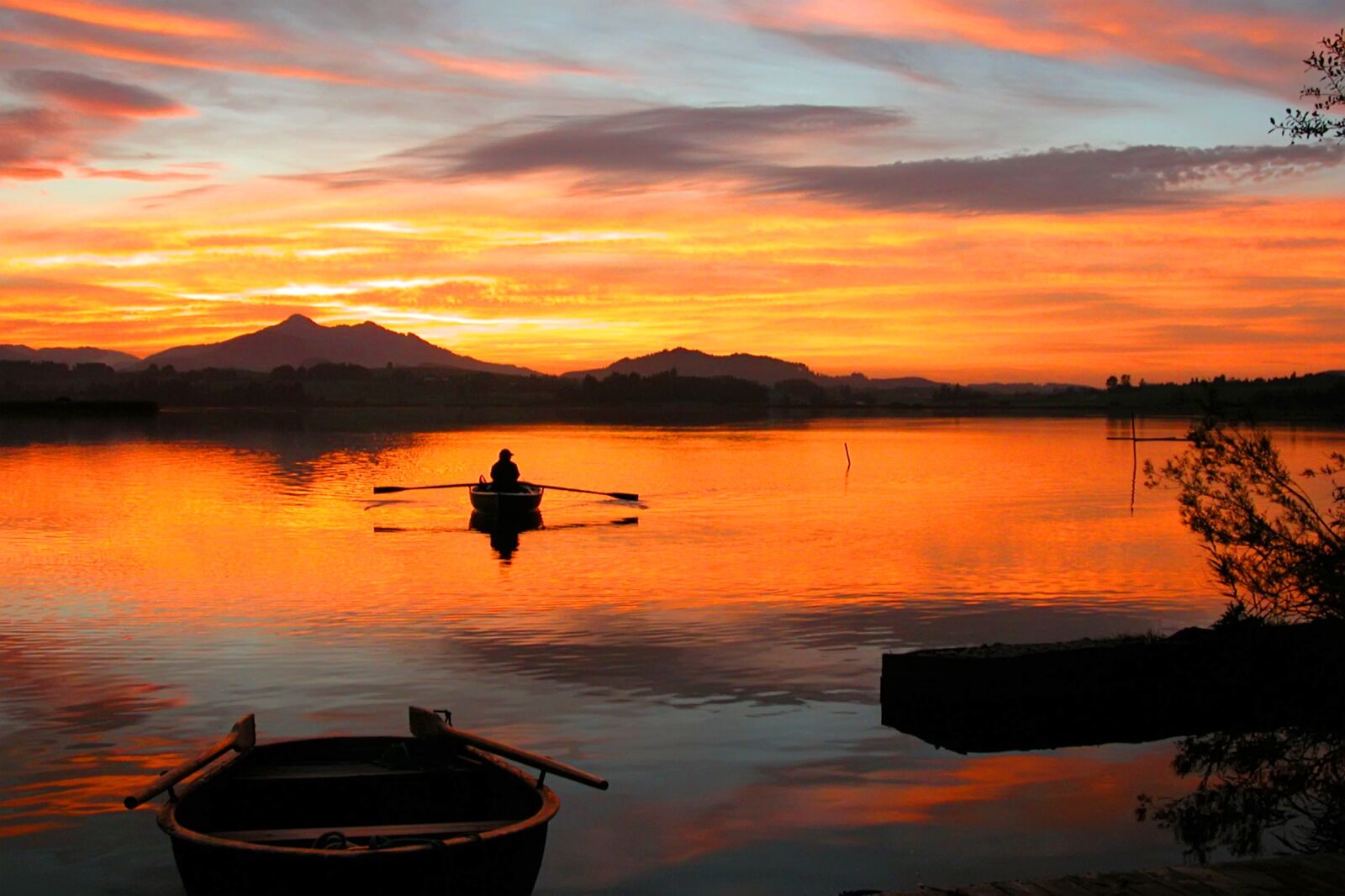 Nikon E5700 sample photo. Sunset, waters, lake photography