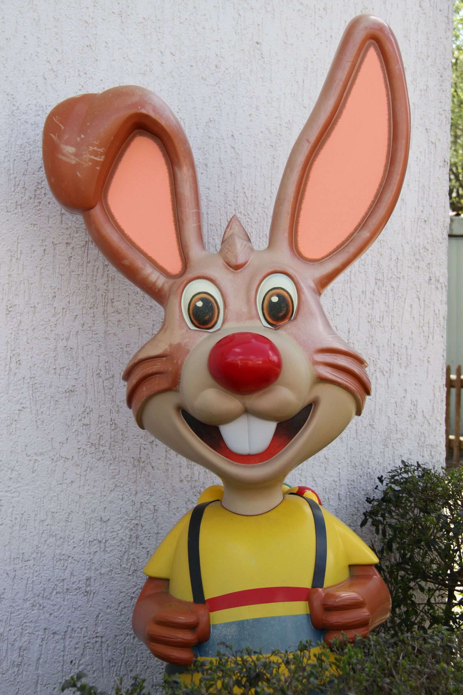 Canon EF-S 18-200mm F3.5-5.6 IS sample photo. Easter, hare, fun photography