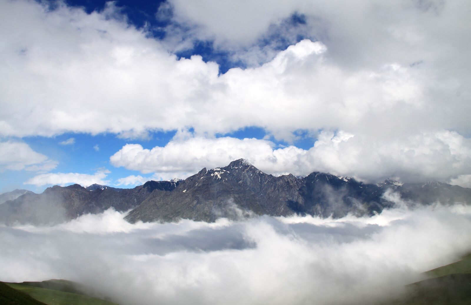 Canon EOS 500D (EOS Rebel T1i / EOS Kiss X3) sample photo. Mountains, view, landscape photography