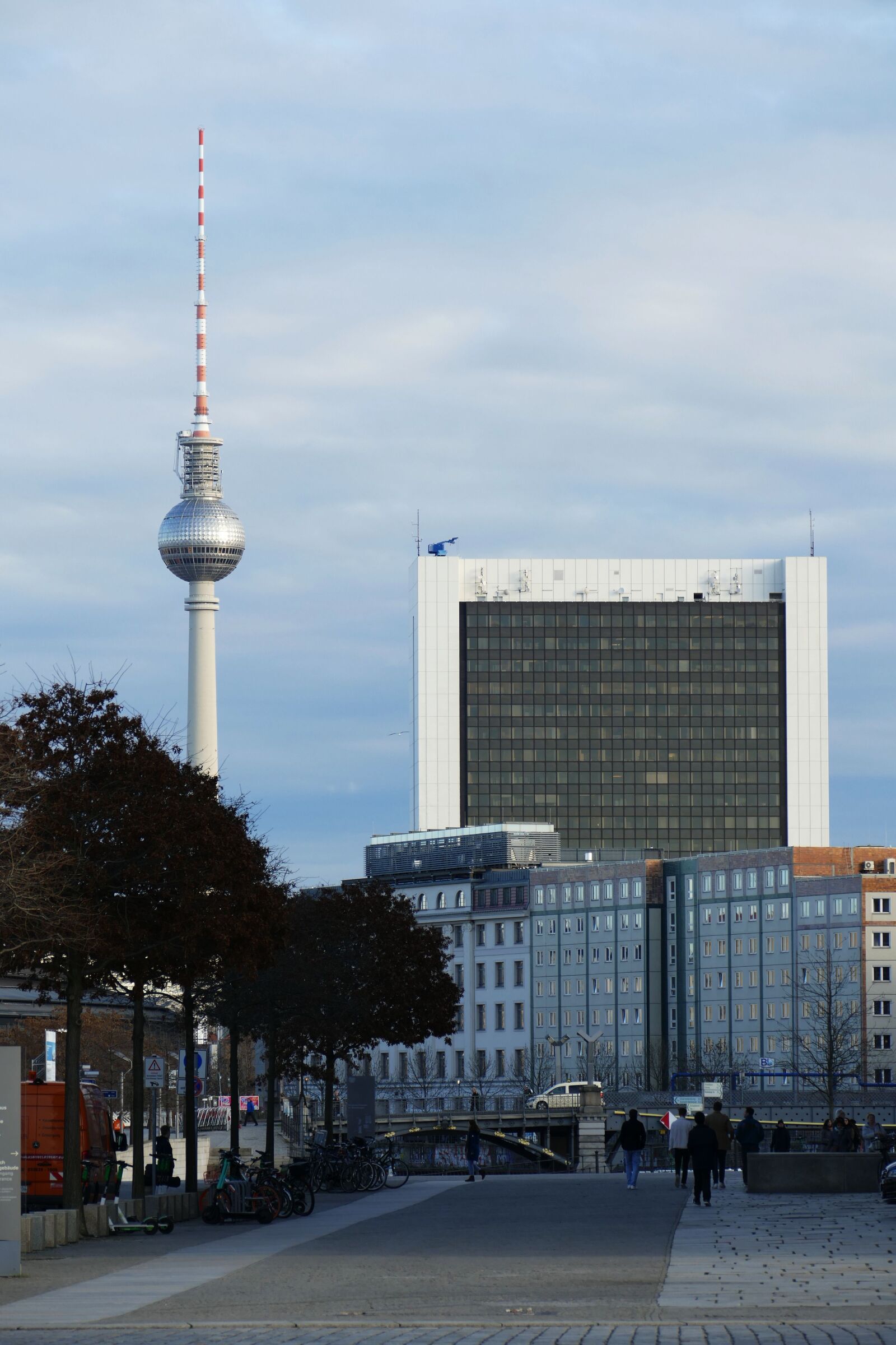 Panasonic Lumix DMC-FZ1000 sample photo. Berlin, germany, government district photography