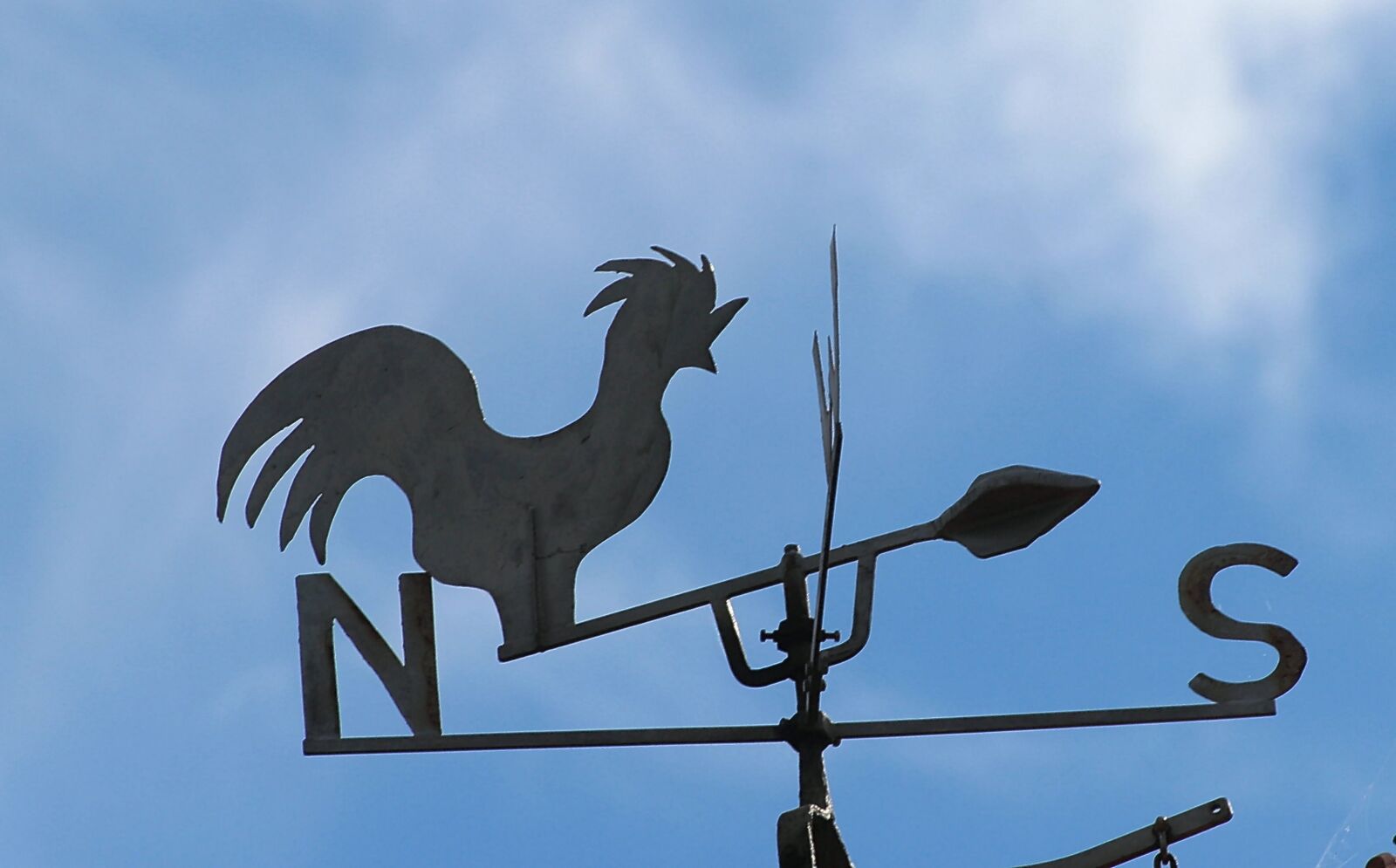 Canon EOS 600D (Rebel EOS T3i / EOS Kiss X5) sample photo. Weather vane, blue sky photography