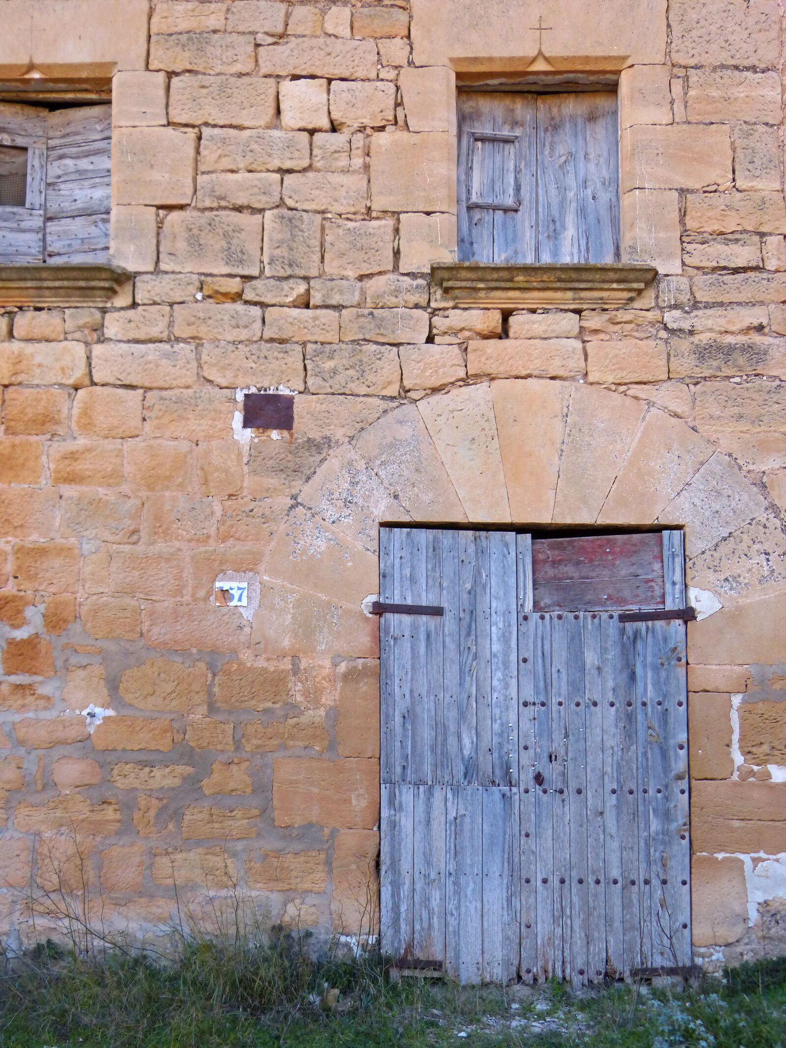 Panasonic DMC-FZ62 sample photo. House, old, carved stone photography