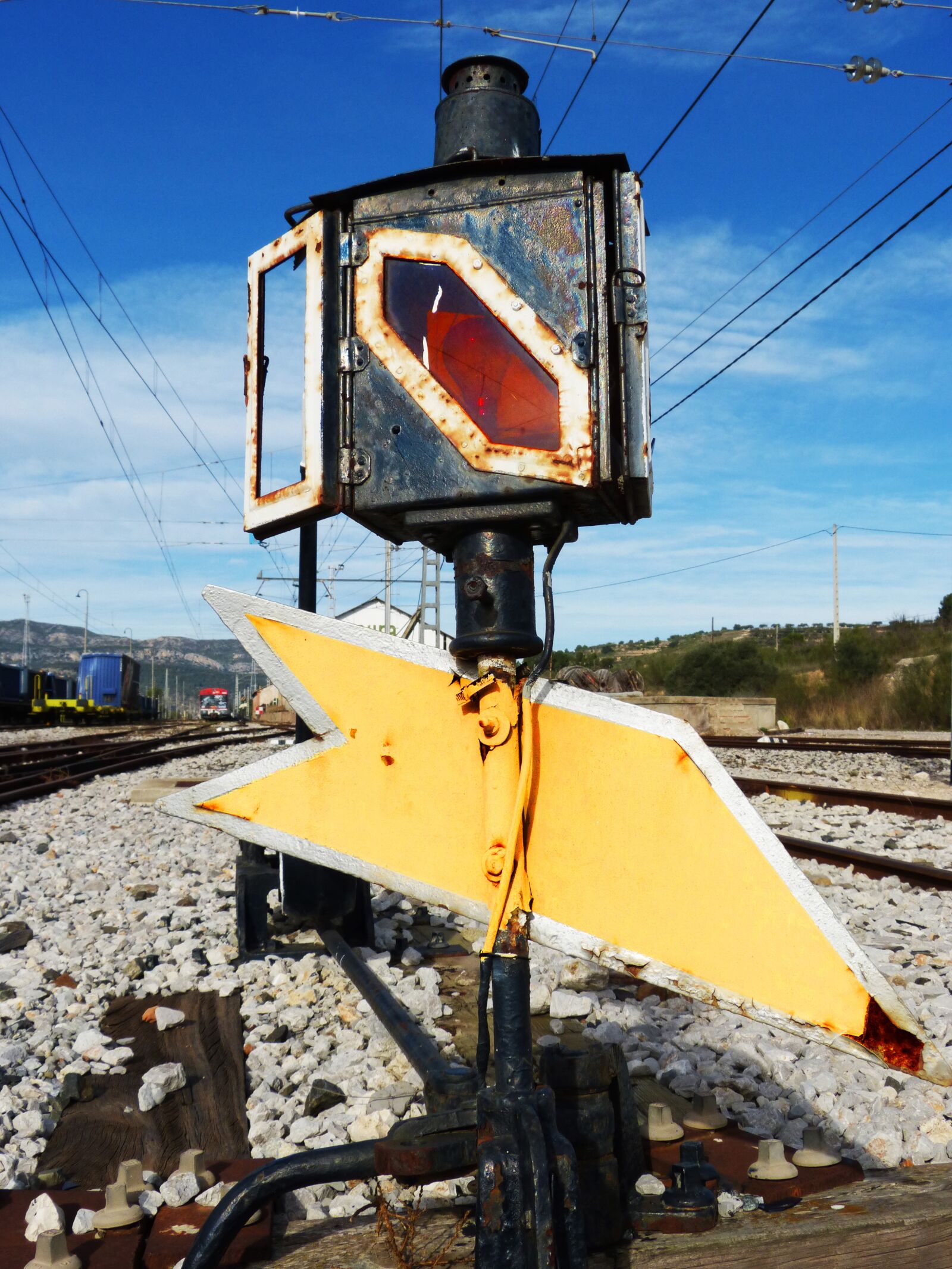 Panasonic DMC-FZ62 sample photo. Street lamp, signal, railway photography