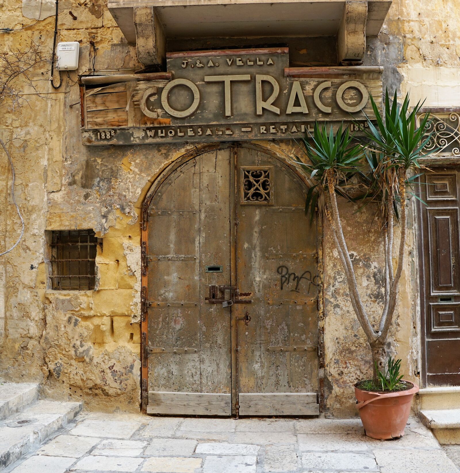 Sony ILCA-77M2 + Sony DT 16-50mm F2.8 SSM sample photo. Door, goal, valetta photography