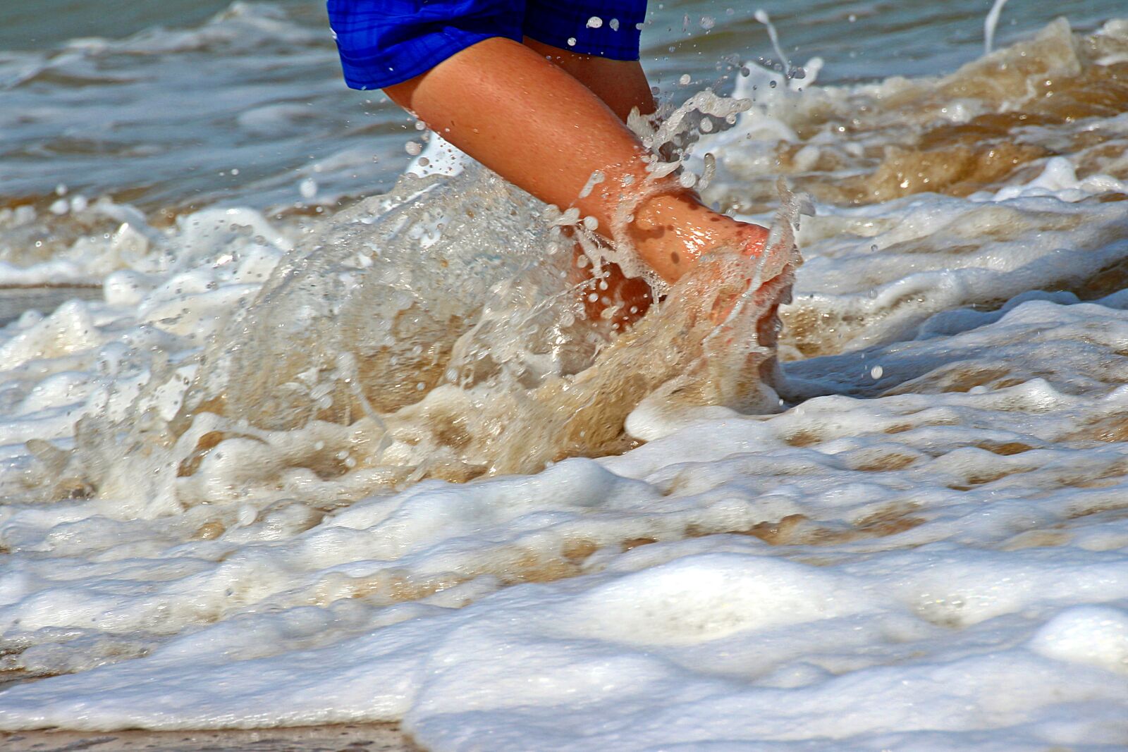 Canon EOS 650D (EOS Rebel T4i / EOS Kiss X6i) sample photo. Feet, legs, sand photography
