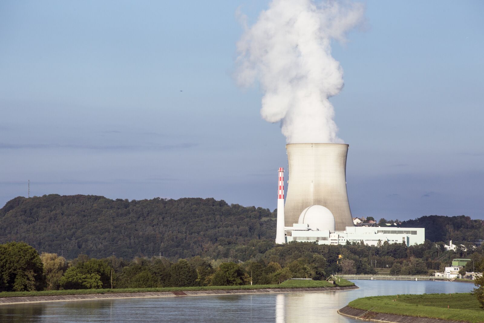 Canon EF 70-300mm F4-5.6 IS USM sample photo. Power plant, nuclear power photography