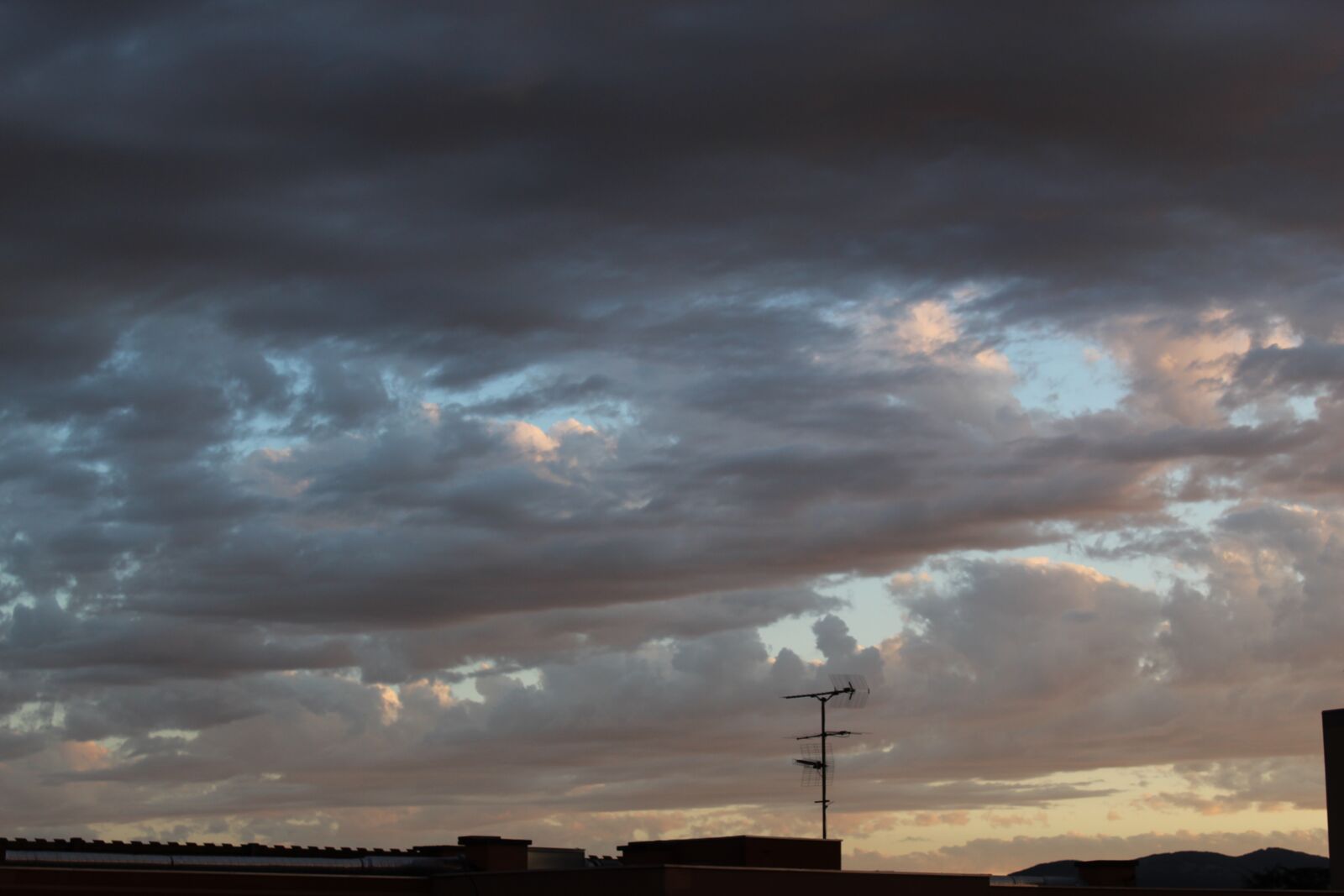 Canon EOS 4000D (EOS Rebel T100 / EOS 3000D) sample photo. Sky, storm, weather photography