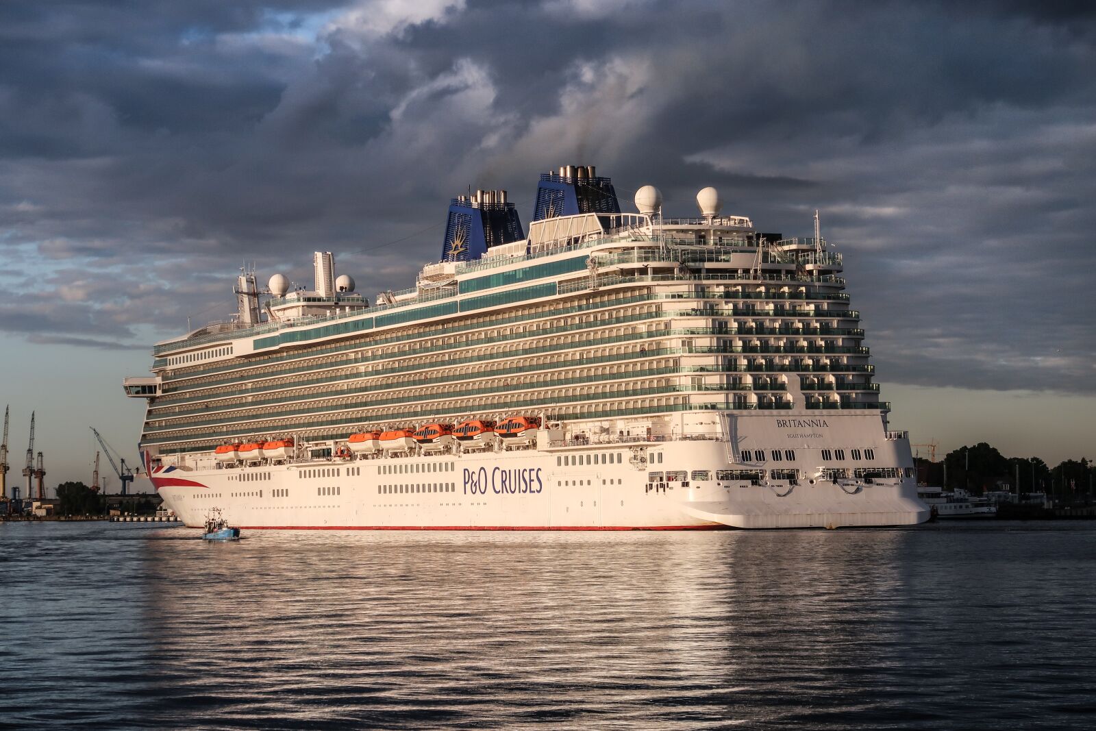 Canon PowerShot G7 X Mark II sample photo. Cruise ship, britannia, baltic photography