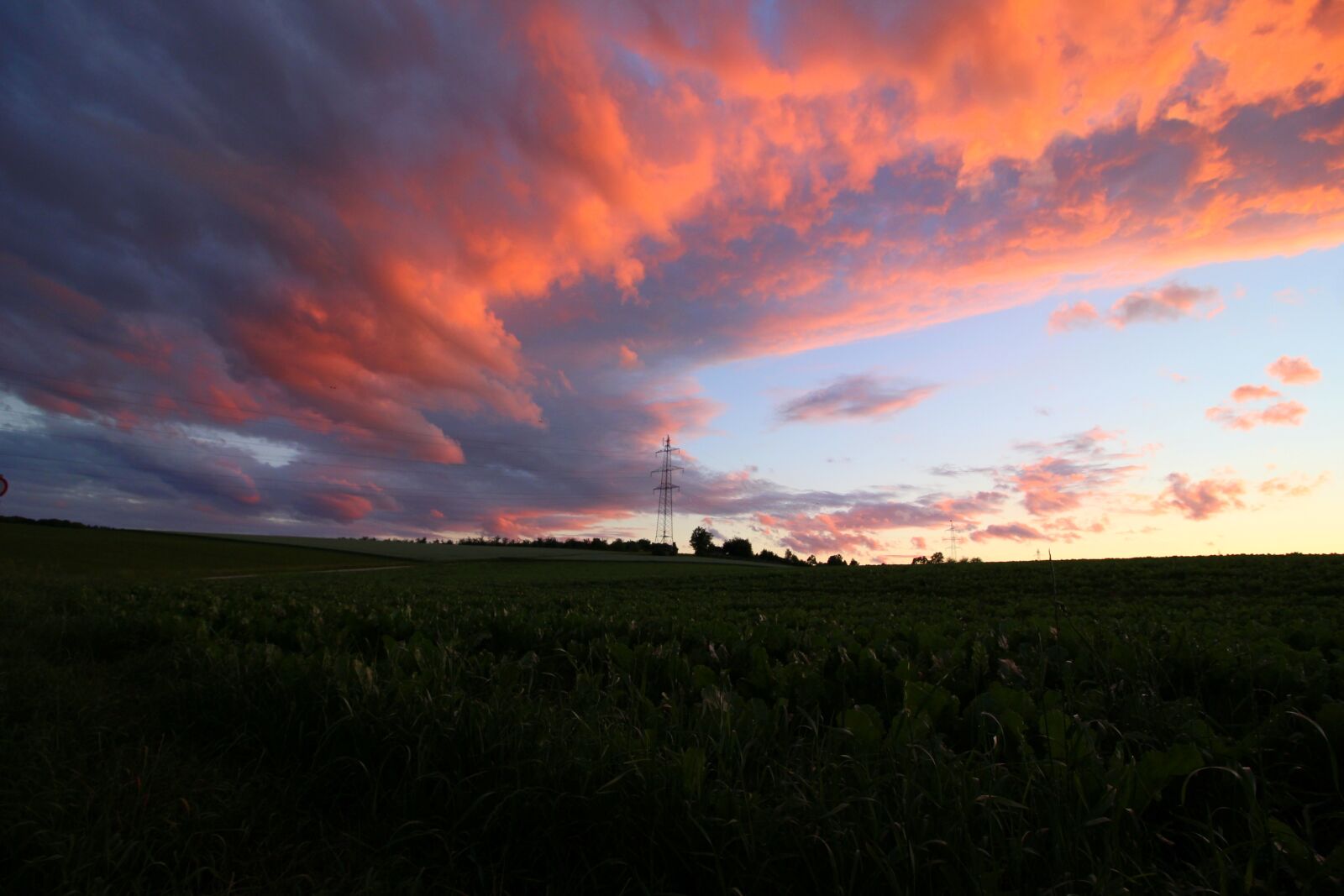 Canon EF-S 10-18mm F4.5–5.6 IS STM sample photo. Clouds, sky, meadow photography