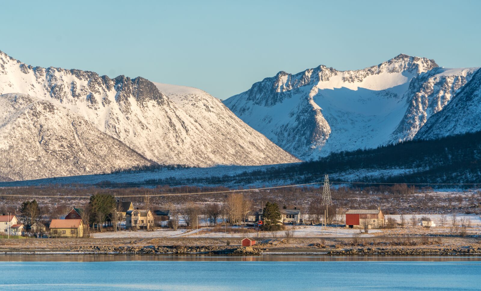 Sony a7R II + Sony FE 24-240mm F3.5-6.3 OSS sample photo. Norway, coastline, mountains photography