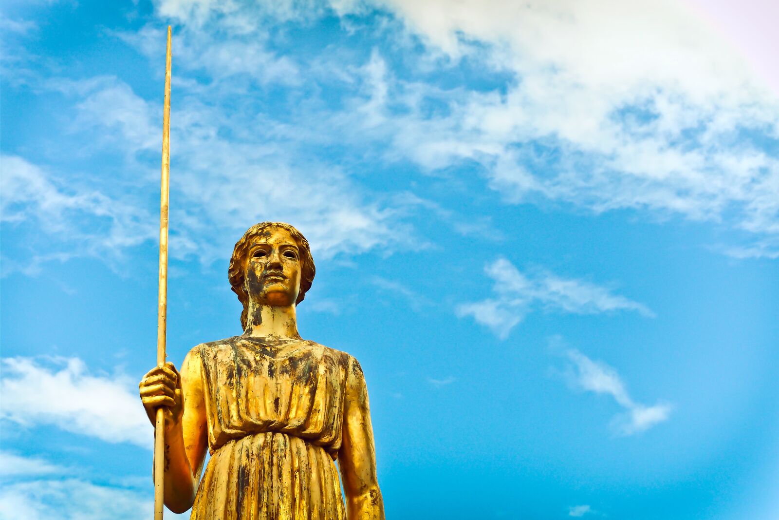 Olympus OM-D E-M10 sample photo. Statue, golden, sculpture photography