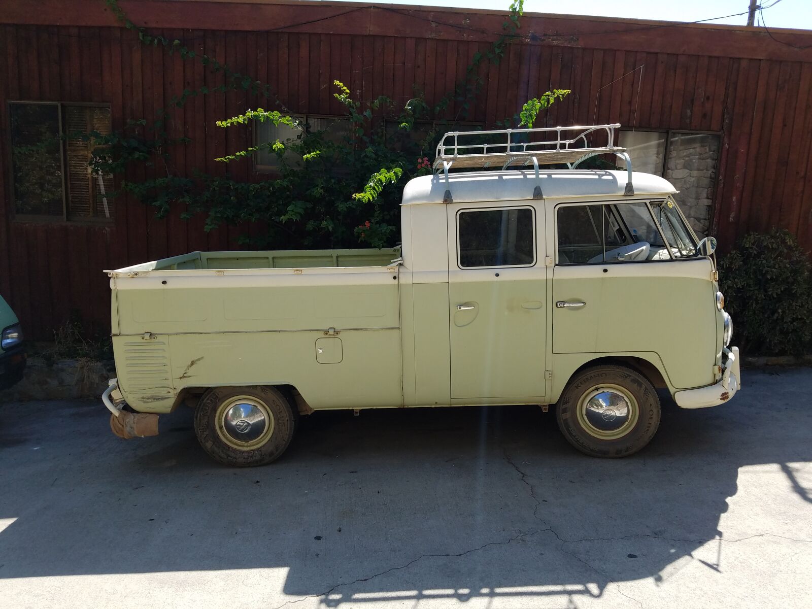Samsung Galaxy S7 Edge sample photo. Old, retro, truck, vintage photography