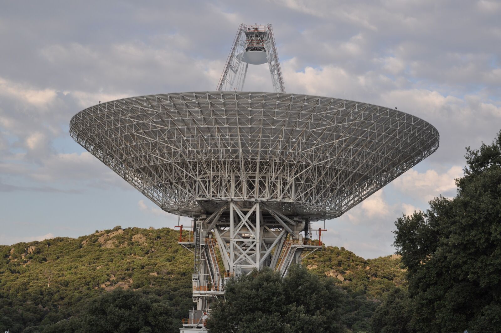 Nikon D5000 sample photo. Antenna parables, ufo, communications photography