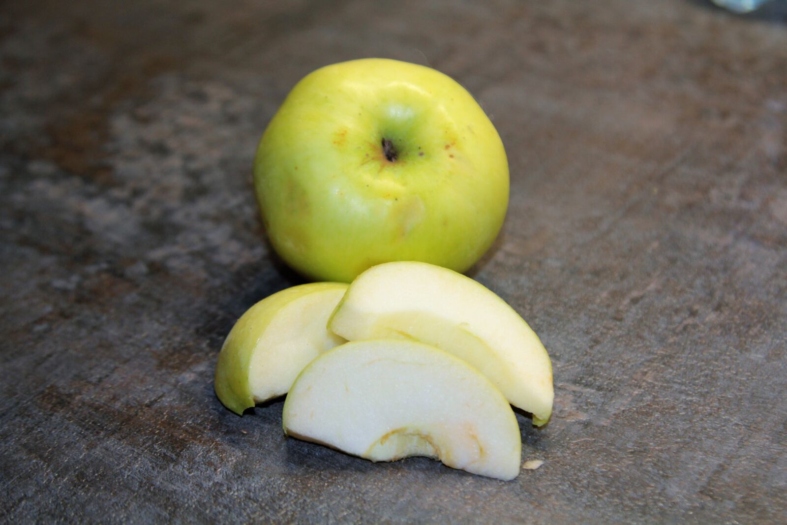 Canon EOS 60D sample photo. Apple, apple slice, fruit photography