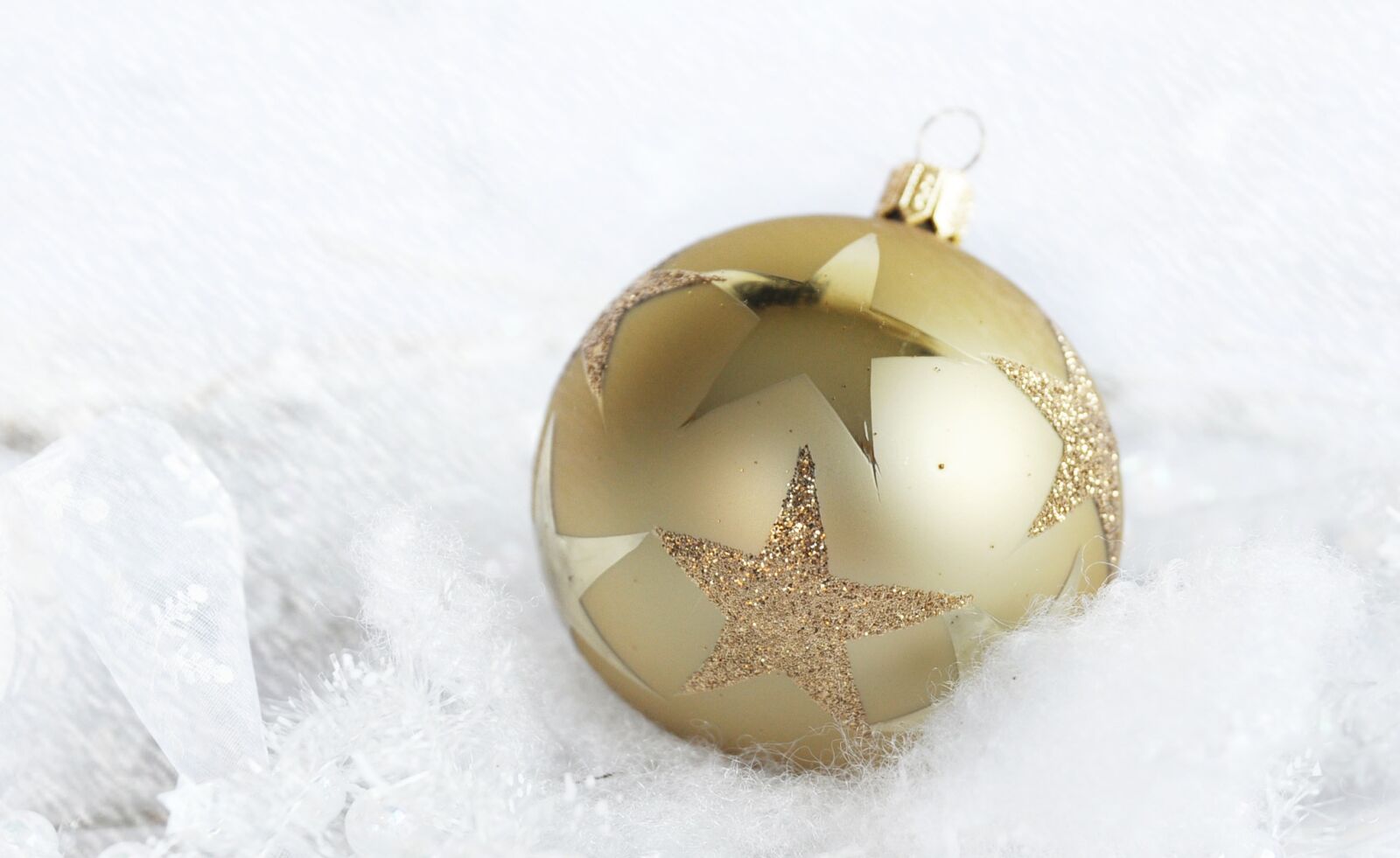 Nikon D90 sample photo. Christmas bauble, star, christmas photography