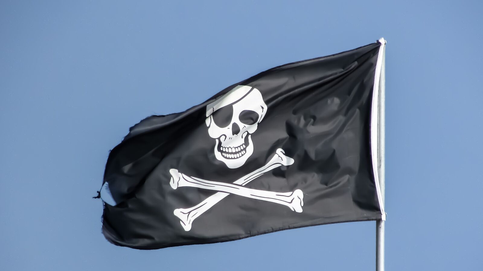 Canon PowerShot SX400 IS sample photo. Pirates, flag, skull photography