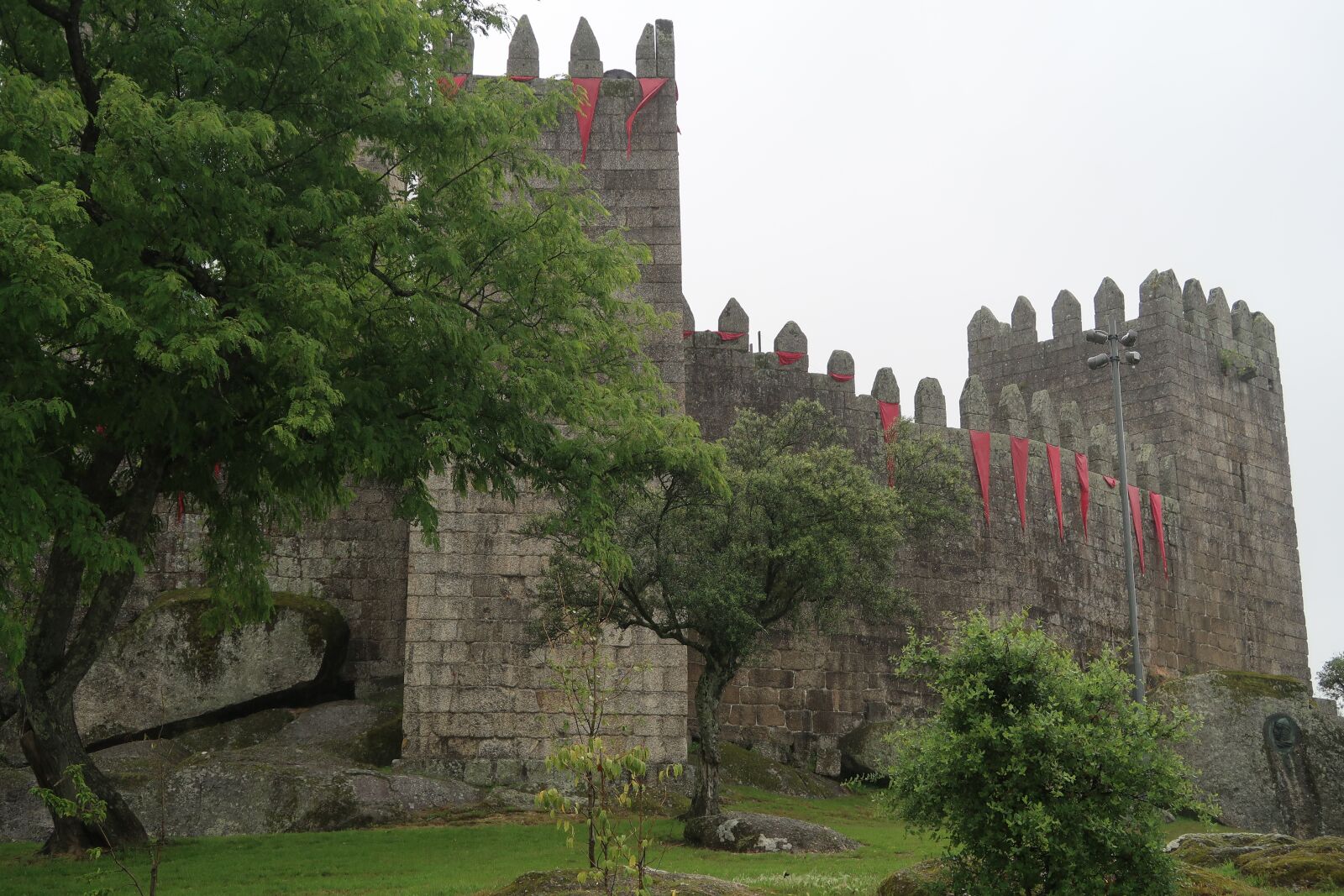 Canon PowerShot G7 X Mark II sample photo. Guimares, castle, wall photography