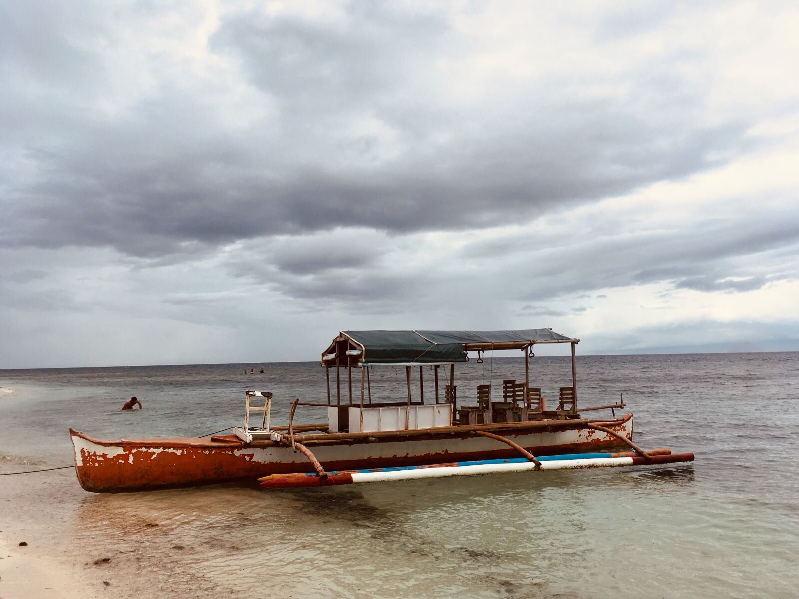 iPhone SE back camera 4.15mm f/2.2 sample photo. Philippines, boat, sea photography